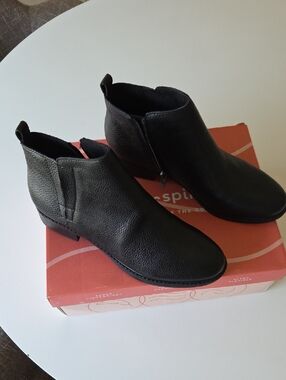 Easy Spirit Black Leather Ankle Booties with Side Zip
